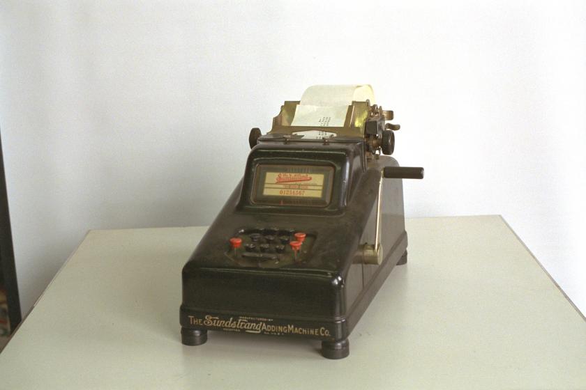 Sunstrand manual adding machine