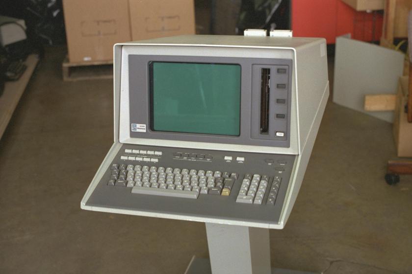 Tektronix 4051