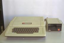 Apple II, Apple II disk drive